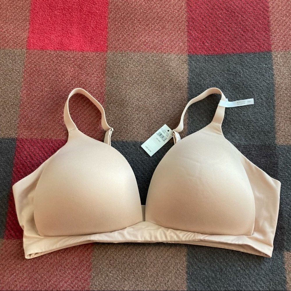 AERIE Sz 40D Deep V-Neckline Padded Adjustable Strap No Underwire Bra